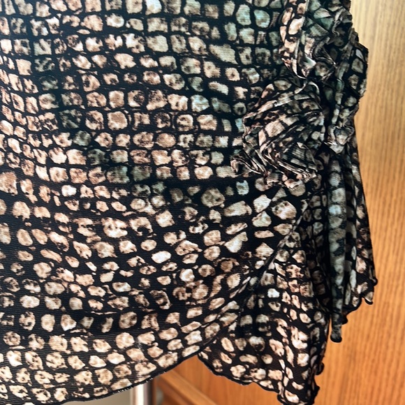 Worthington Animal Print Blouse. - Picture 3 of 9